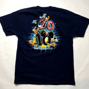 2010 Disneys T Shirt Size L $16